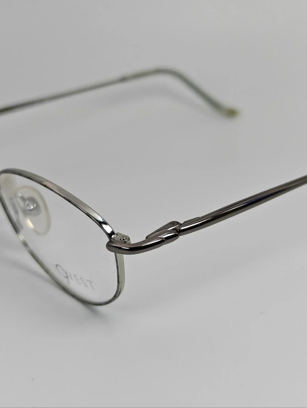 Nine West. 308. Silver Oval Wireframe. Ivory Grey Tortoise Front.